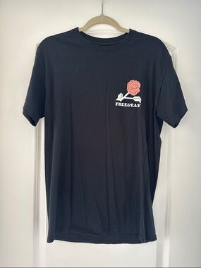 Men’s Free & Easy Men's Black Short Sleeve Tee with Rose Chest Print